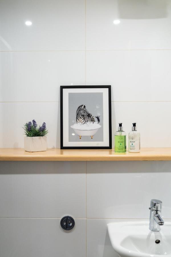 City View - A Stunning 2 Bed Apartment Glasgow Bagian luar foto
